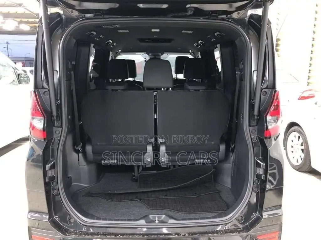 Toyota Noah S-Z HYB LEG REST 2022