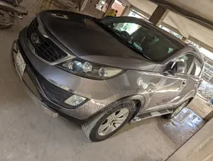 Kia Sportage . 2012