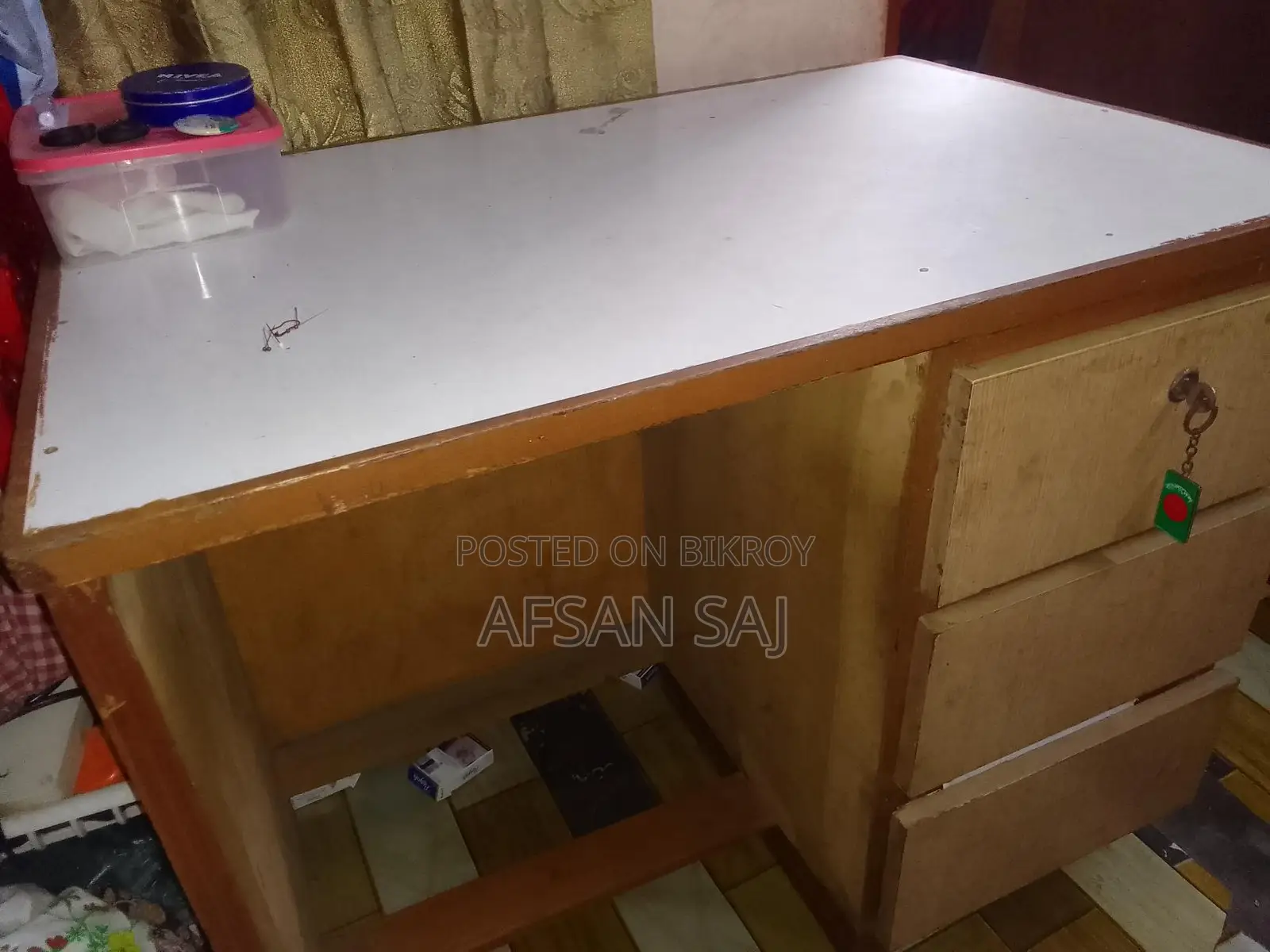 স্টাডি টেবিল