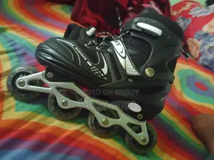 SKATING SHOES