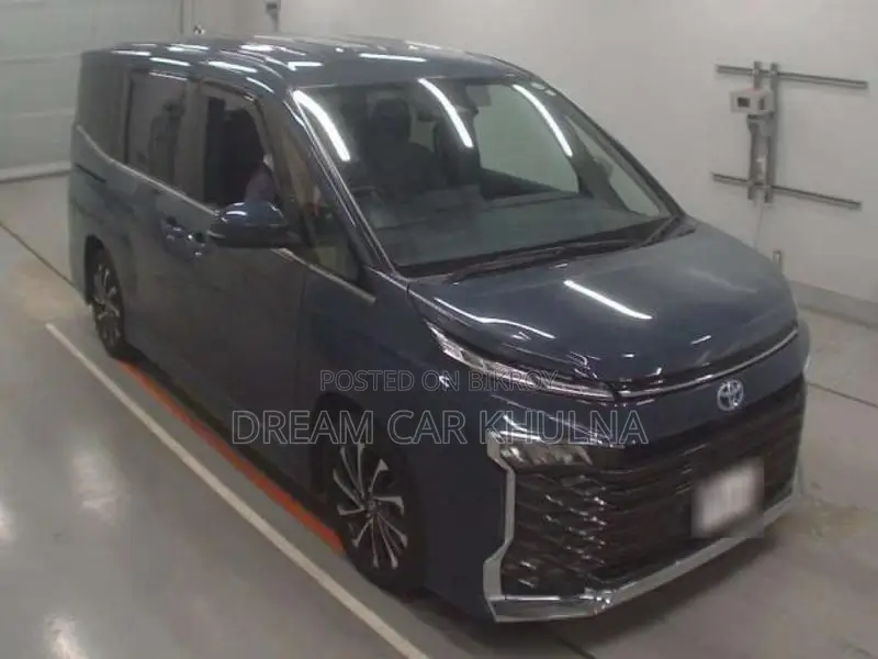 Toyota Voxy S-Z Hybrid Massive 2023