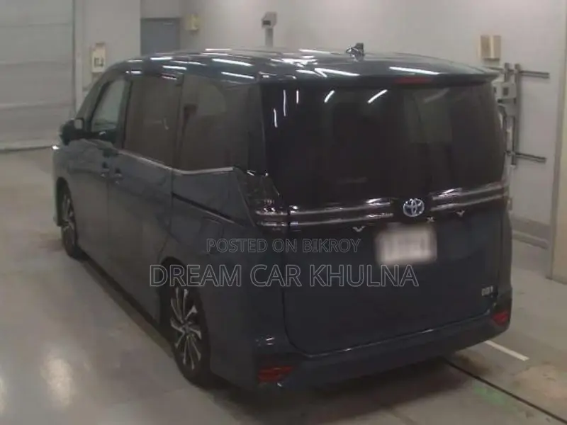 Toyota Voxy S-Z Hybrid Massive 2023