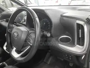 Toyota Voxy S-Z Hybrid Massive 2023