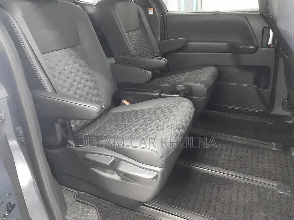 Toyota Voxy S-Z Hybrid Massive 2023