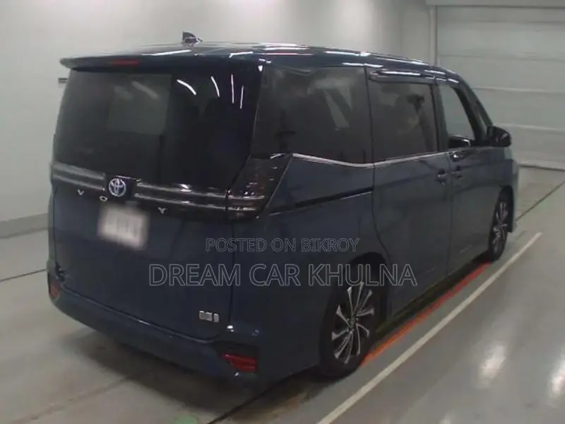 Toyota Voxy S-Z Hybrid Massive 2023
