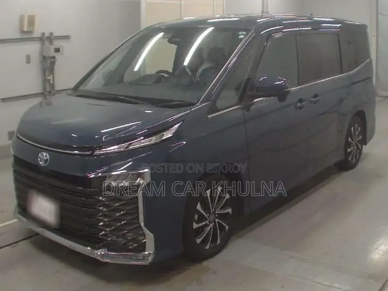 Toyota Voxy S-Z Hybrid Massive 2023