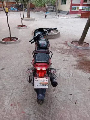 Bajaj Pulsar 150 . 2016