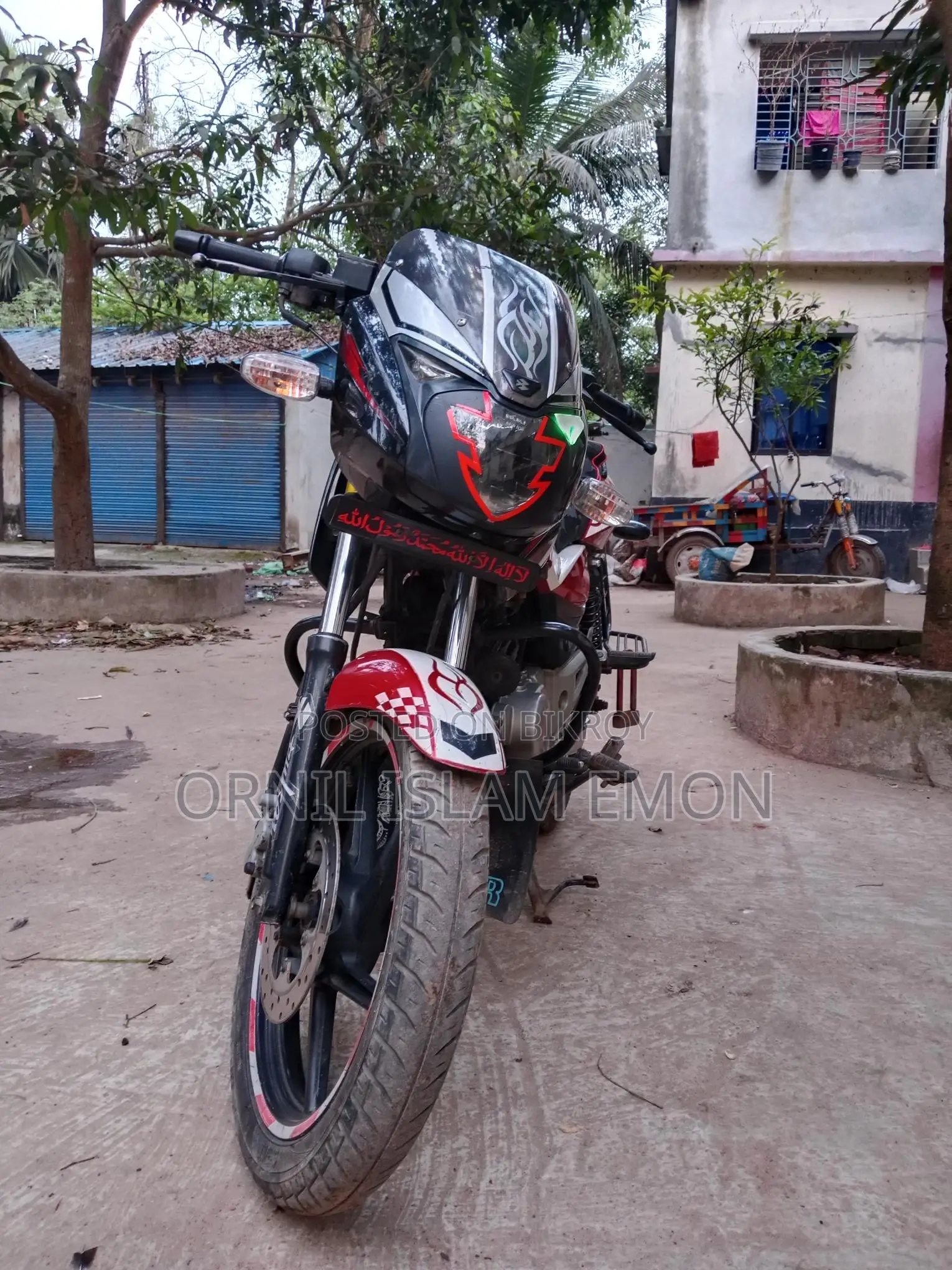 Bajaj Pulsar 150 . 2016
