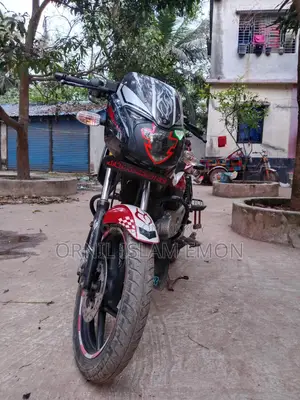 Bajaj Pulsar 150 . 2016
