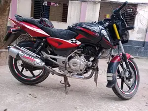 Bajaj Pulsar 150 . 2016