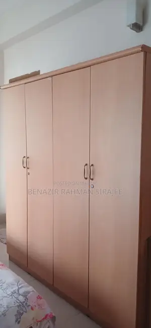 Navana Almari/closet