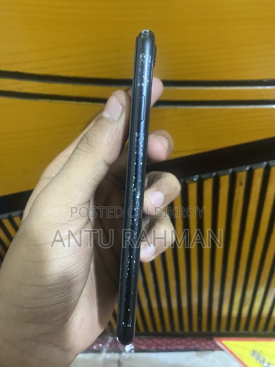 Apple iPhone SE (Used)