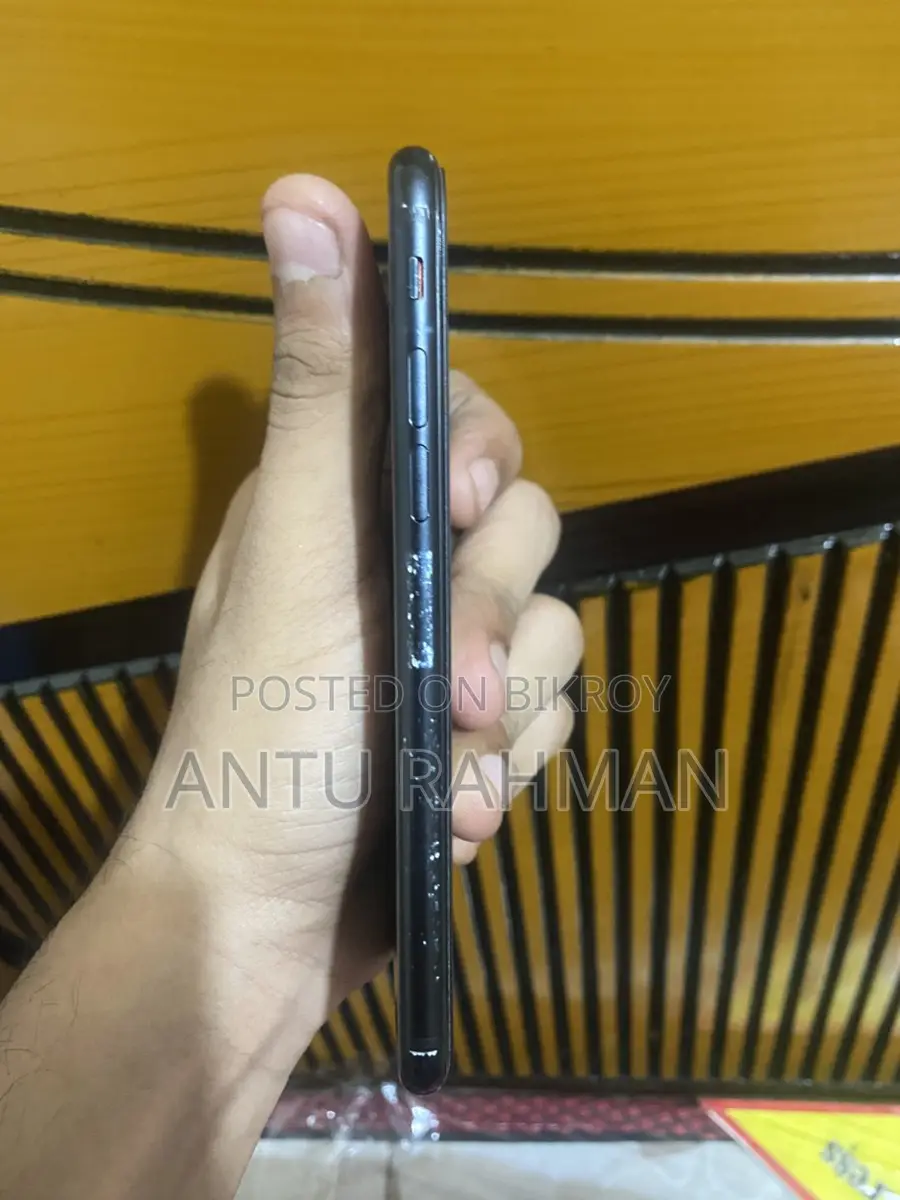 Apple iPhone SE (Used)