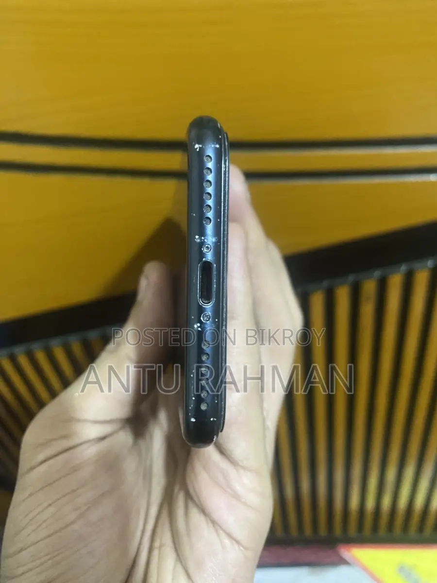 Apple iPhone SE (Used)