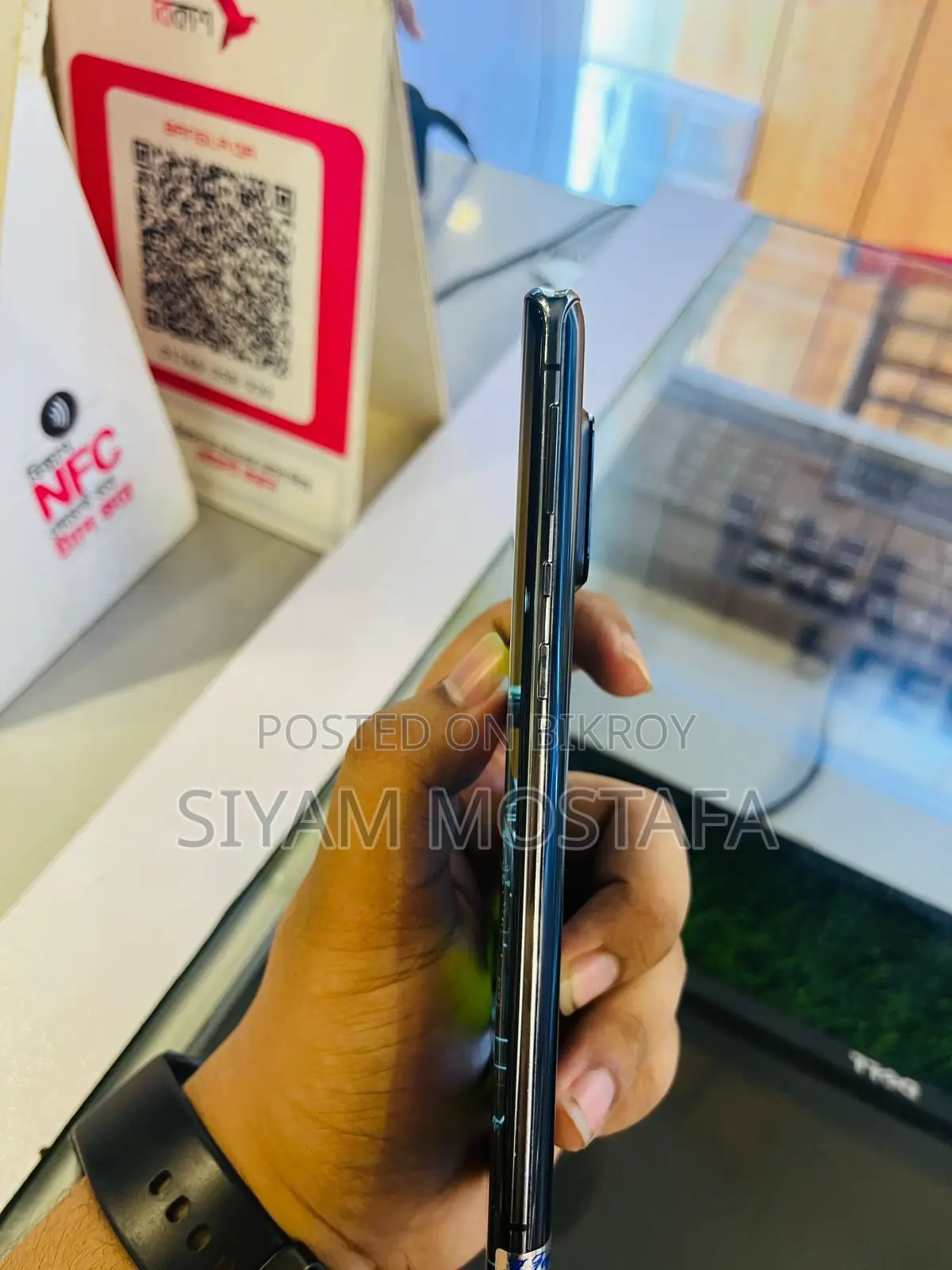 SHARP Aquos R6 . (Used)