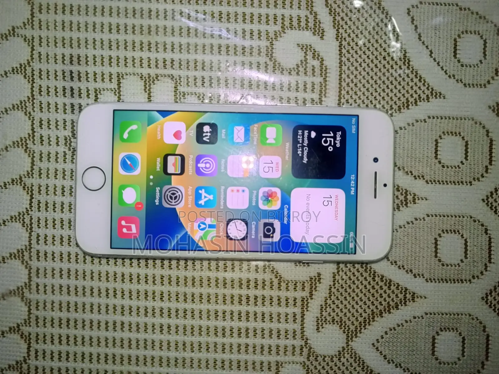 Apple iPhone 8 . (Used)