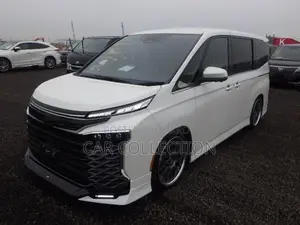Toyota Voxy SZ Hybrid Pearl 2023