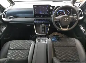 Toyota Voxy SZ Hybrid Pearl 2023