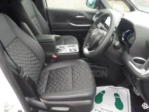 Toyota Voxy SZ Hybrid Pearl 2023