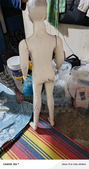 পুতুল বিক্রি