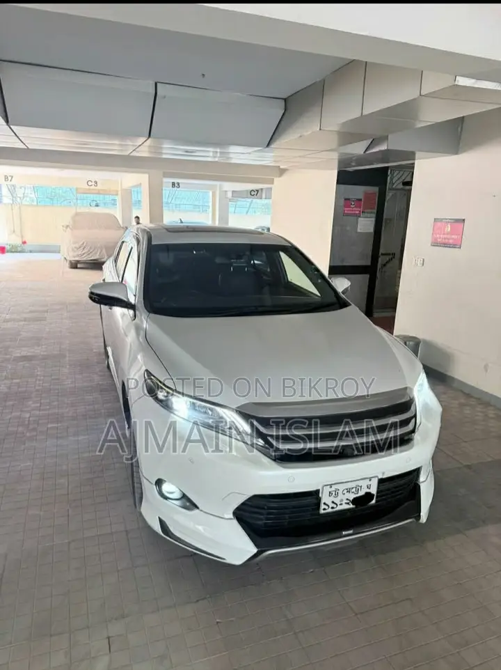 Toyota Harrier . 2014