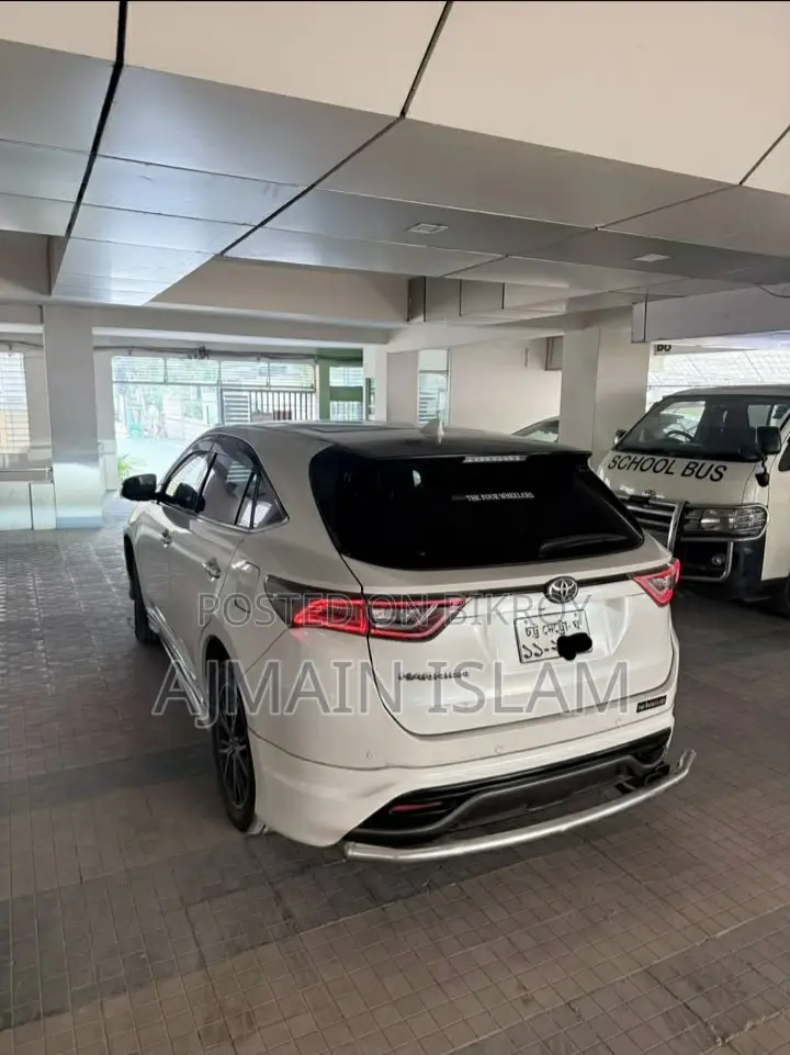 Toyota Harrier . 2014