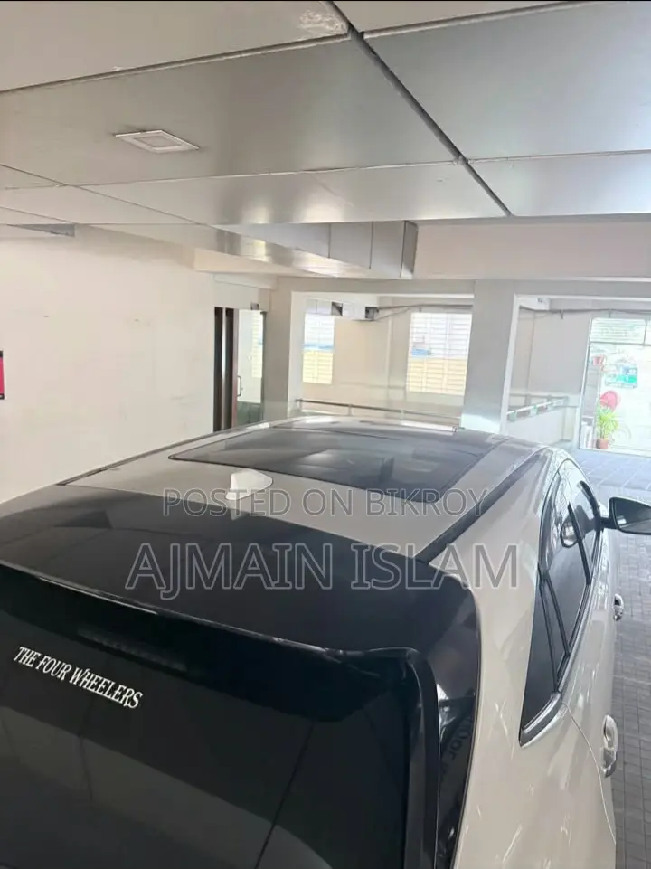 Toyota Harrier . 2014