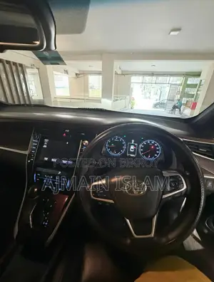 Toyota Harrier . 2014