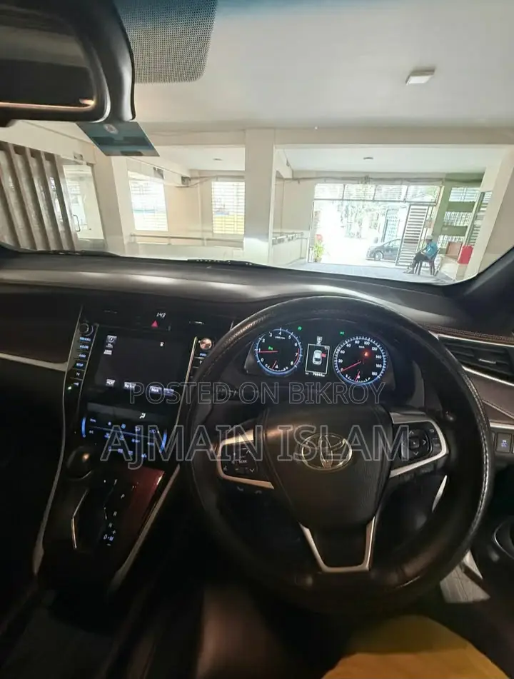 Toyota Harrier . 2014