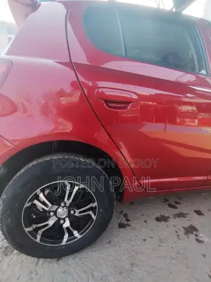Toyota Vitz 2004 Red