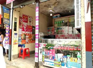 দোকান ভাড়া ও মোবাইল দোকানের ডেকোরেশন বিক্রি হবে