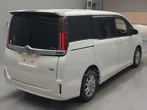 Toyota Noah Hybrid G Pearl 2021