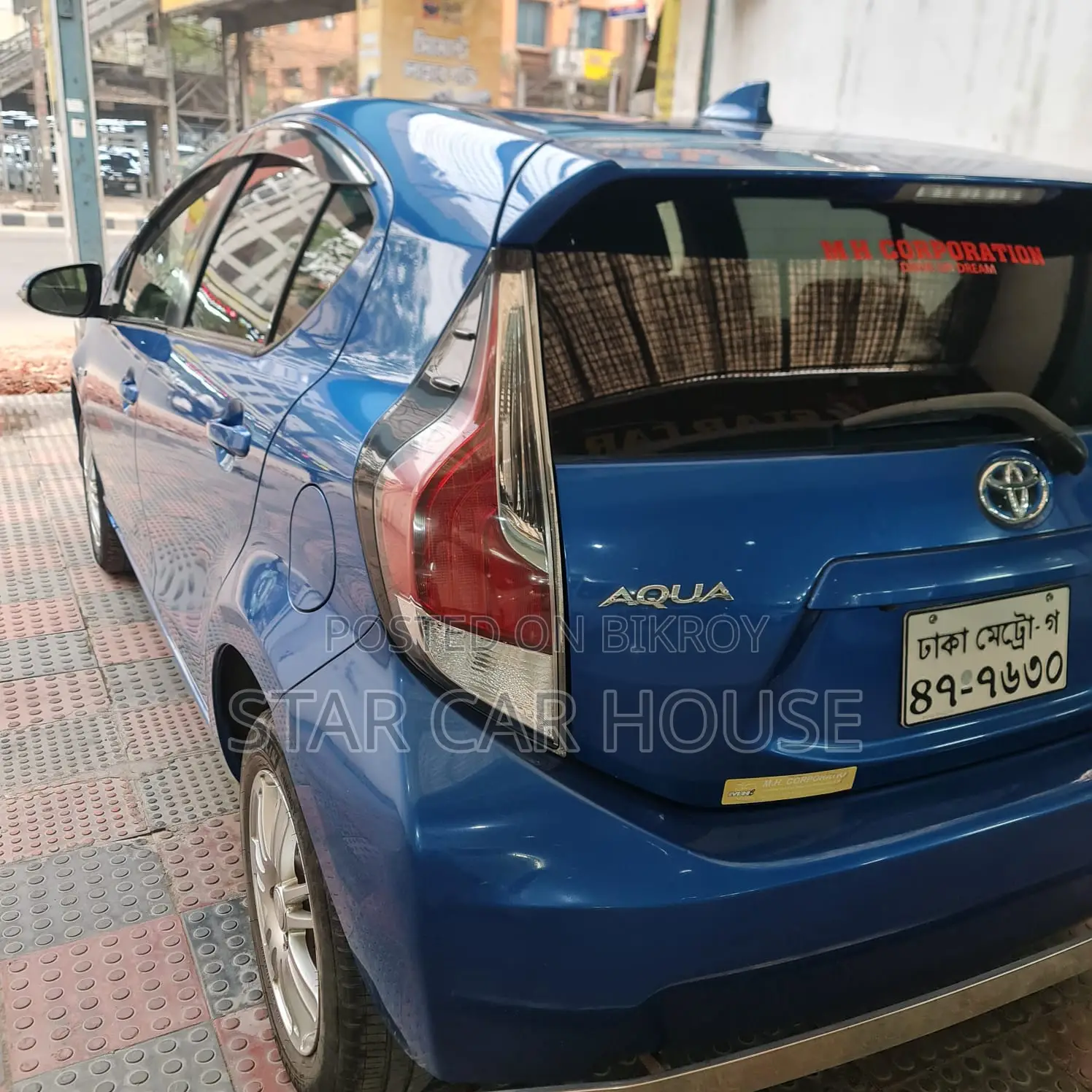 টয়োটা অ্যাকোয়া ২০১৭ নীল