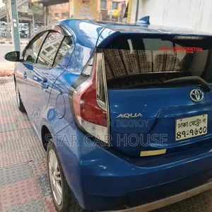 টয়োটা অ্যাকোয়া ২০১৭ নীল