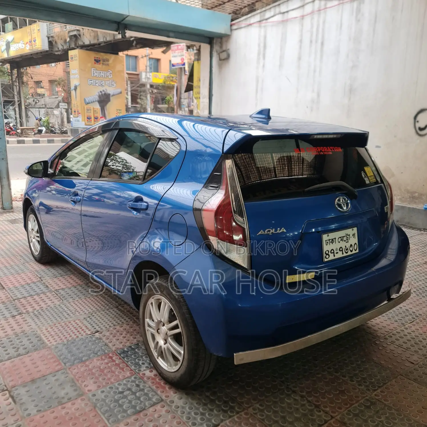 টয়োটা অ্যাকোয়া ২০১৭ নীল