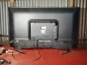 Walton 40-inch Android TV (model WD-RS40EG1) for sale.