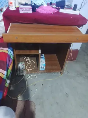 কম্পিউটার টেবিল