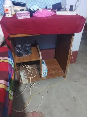 কম্পিউটার টেবিল