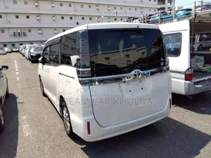 Toyota Voxy V Pkg নন-হাইব্রিড ২০২০