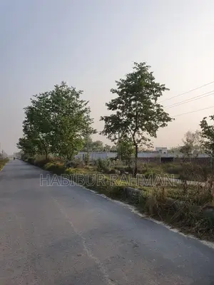 লেক সংলগ্ন ৩ কাঠা ১৭/জি১ উত্তরা, ঢাকা।