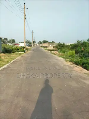সেক্টর-২ এ ৩০০ ফুটের কাছে ৩ কাঠার পূর্বমুখী পার্ক