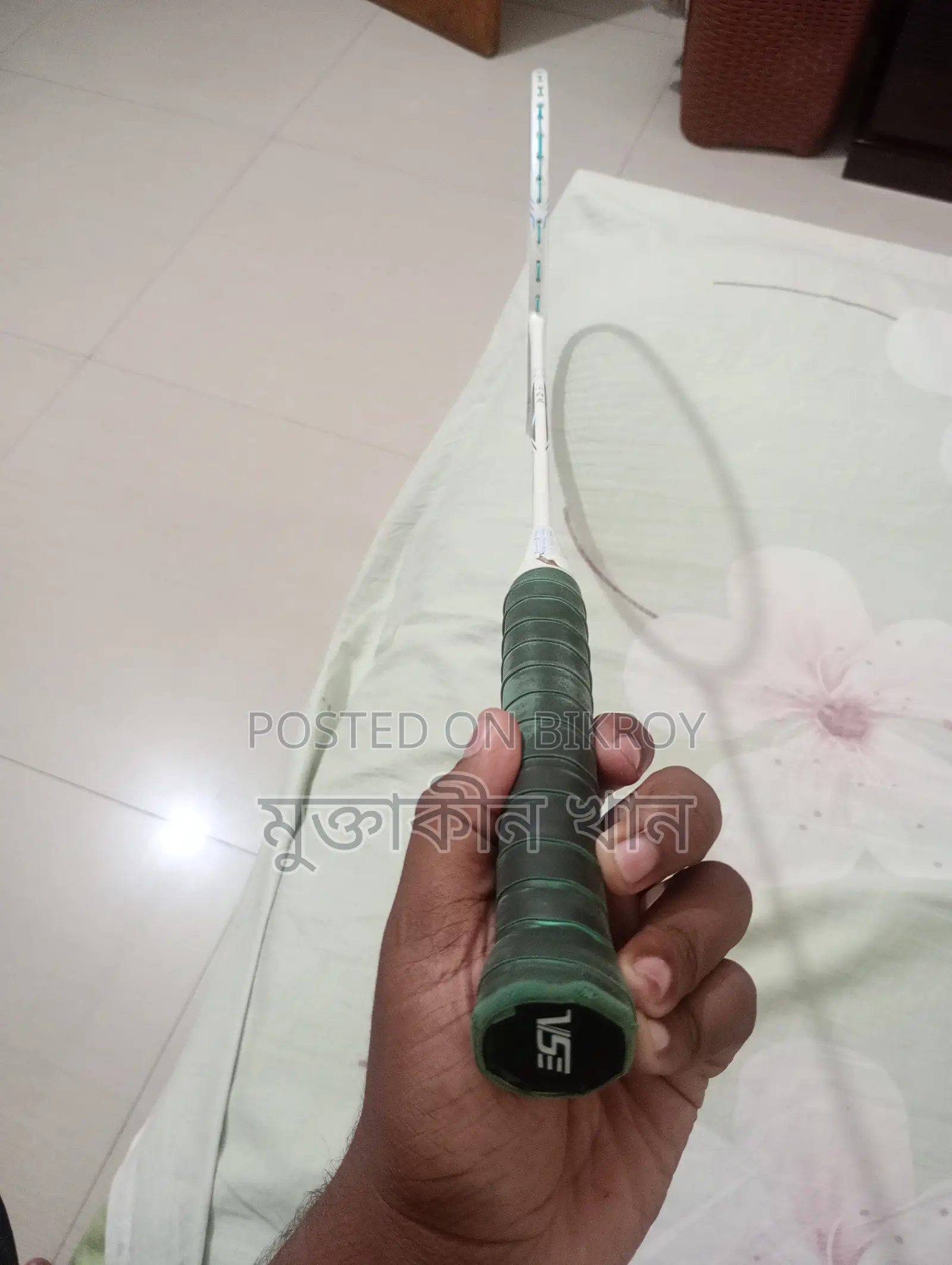 ব্যাডমিন্টন র‍্যাকেট বিক্রির জন্য