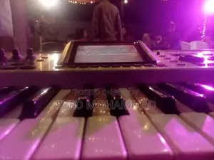 Roland Fantom X6