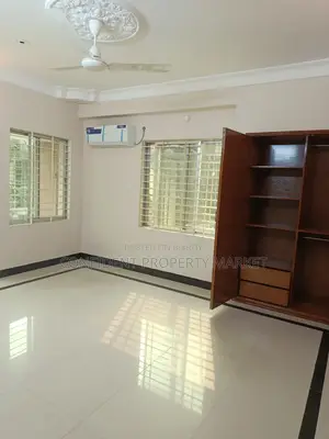 বারিধারায় ভাড়ার জন্য সেমি-ফার্নিশড অ্যাপার্টমেন্ট