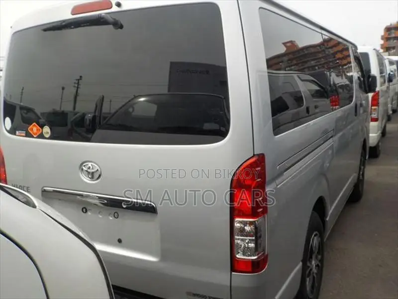 Toyota Hiace GL Silver Dual AC 2021