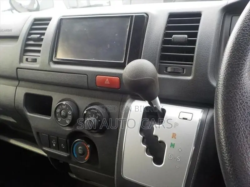 Toyota Hiace GL Silver Dual AC 2021