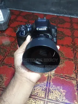Canon Eos 250d 50mm Prime Lens STM in Pristine Condition
