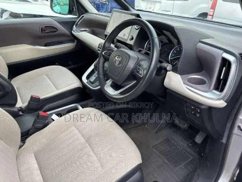 Toyota Noah G Hybrid Brown 2023