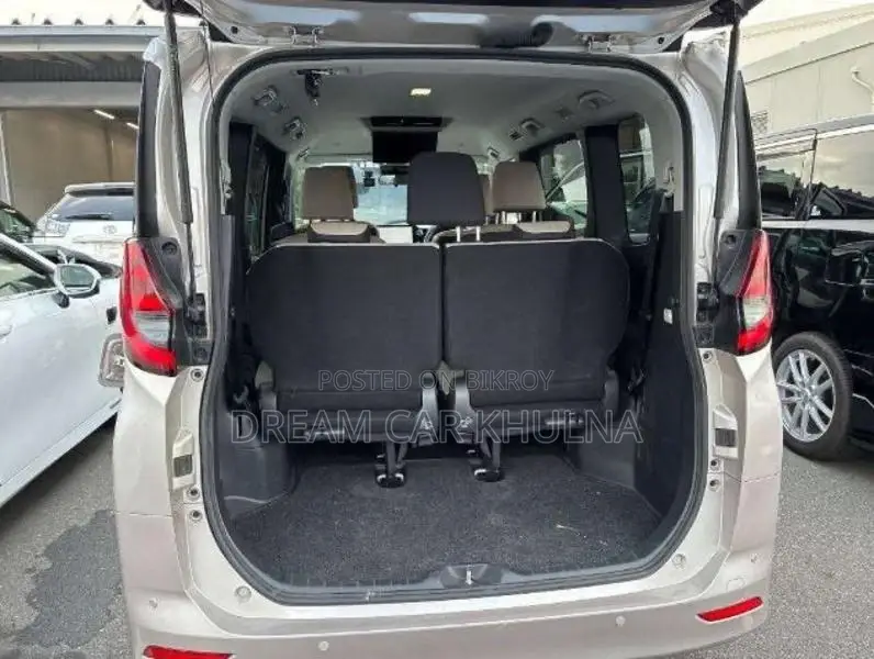 Toyota Noah G Hybrid Brown 2023