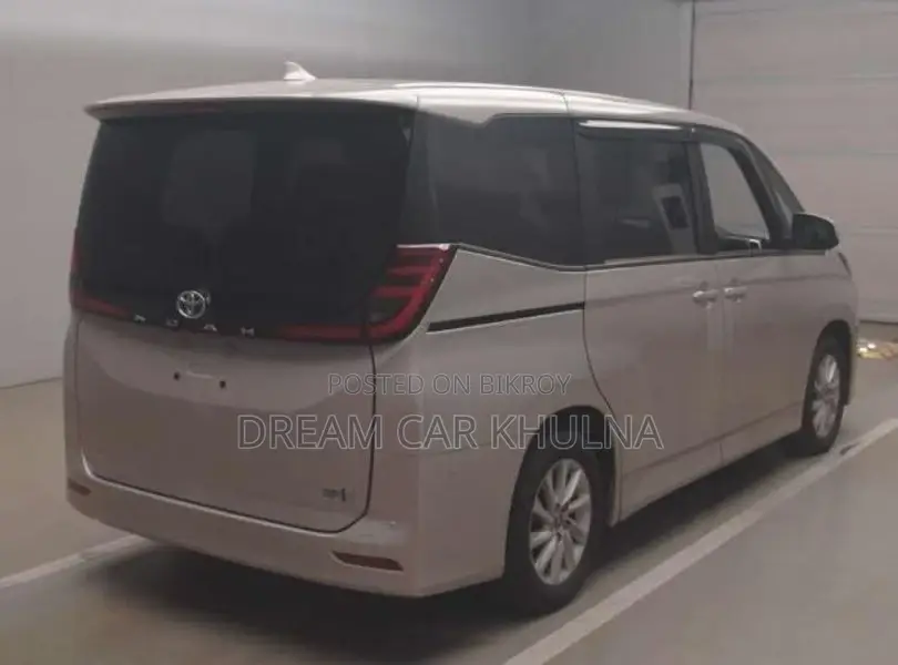 Toyota Noah G Hybrid Brown 2023